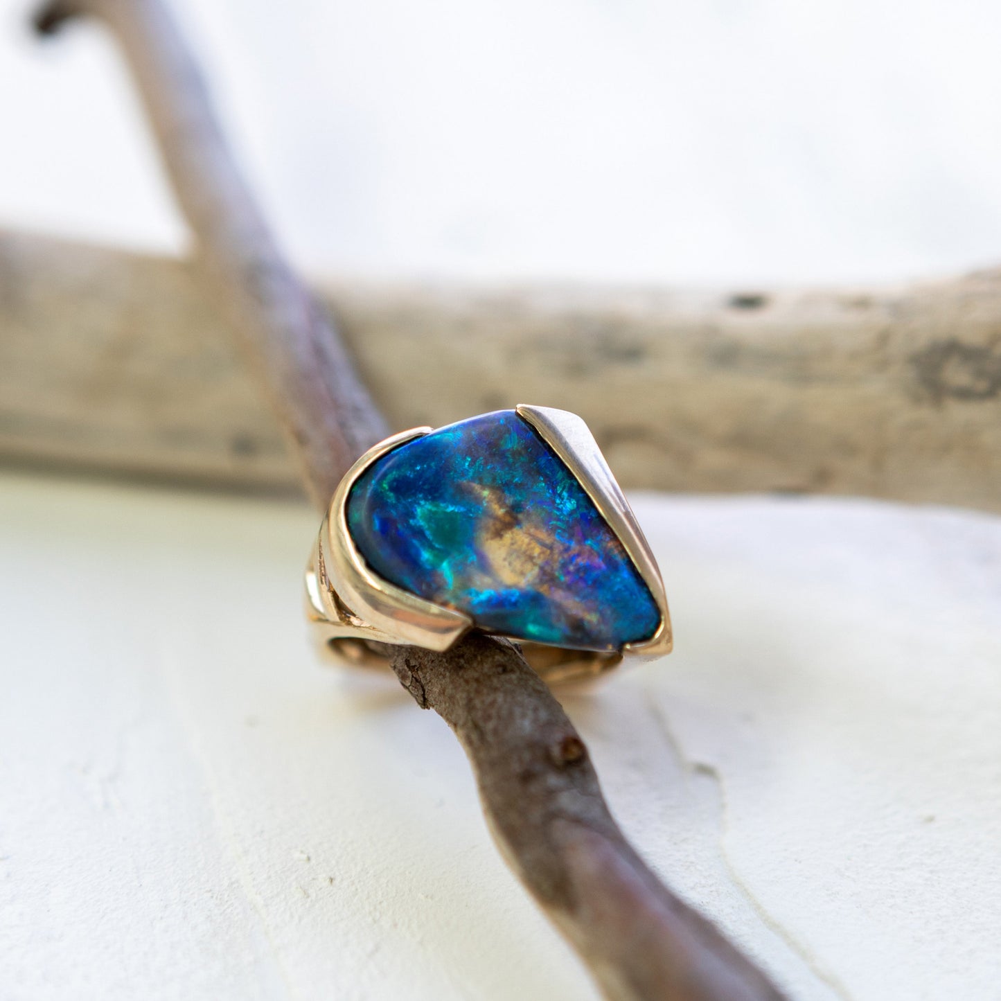 4.30ct Unisex Lightning Ridge Opal Ring in 14ct Yellow Gold — Handcrafted, Angular Shoulder Design