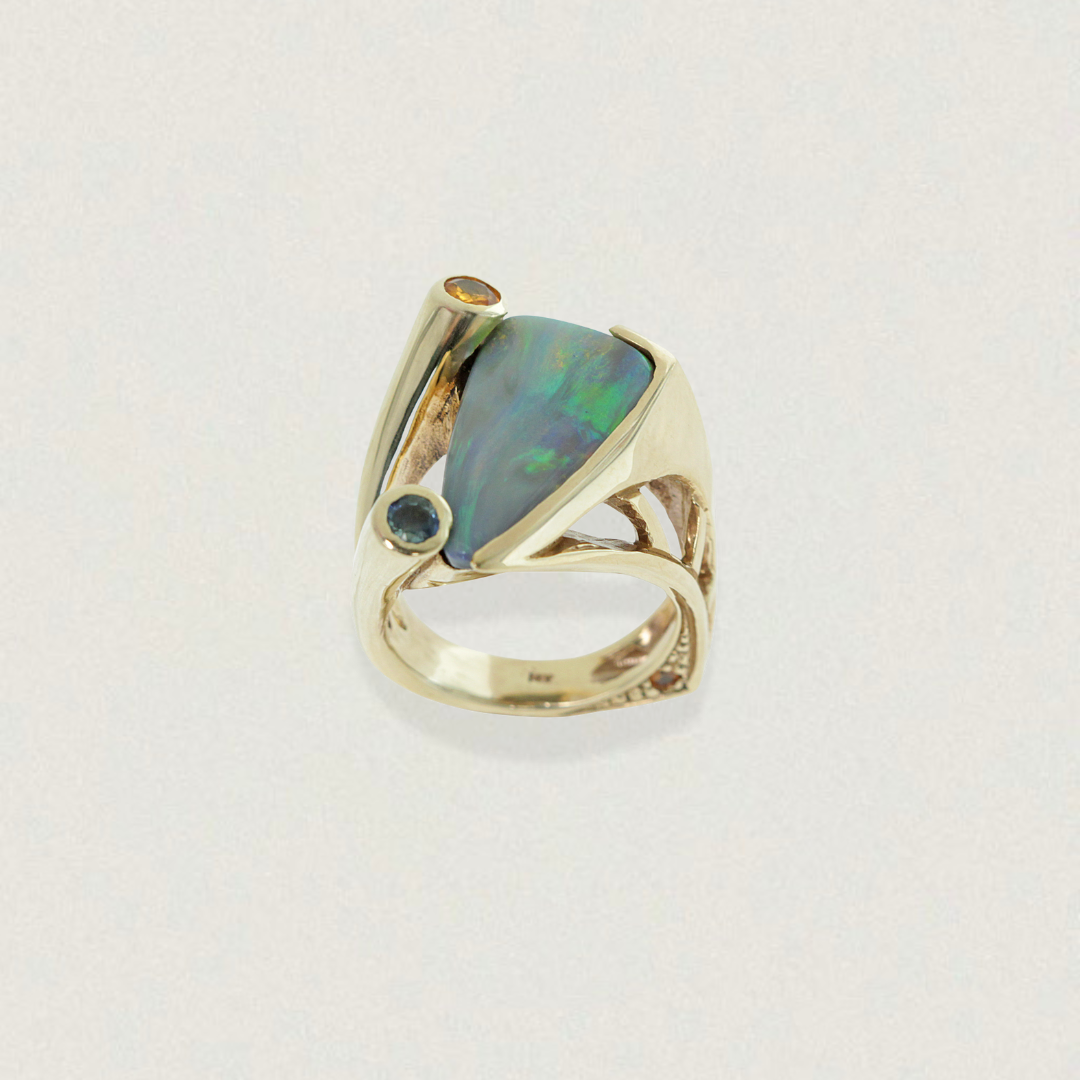 Unisex 4.77ct Lightning Ridge opal ring in 14ct yellow gold with blue and orange sapphires, sculptural split-shank.