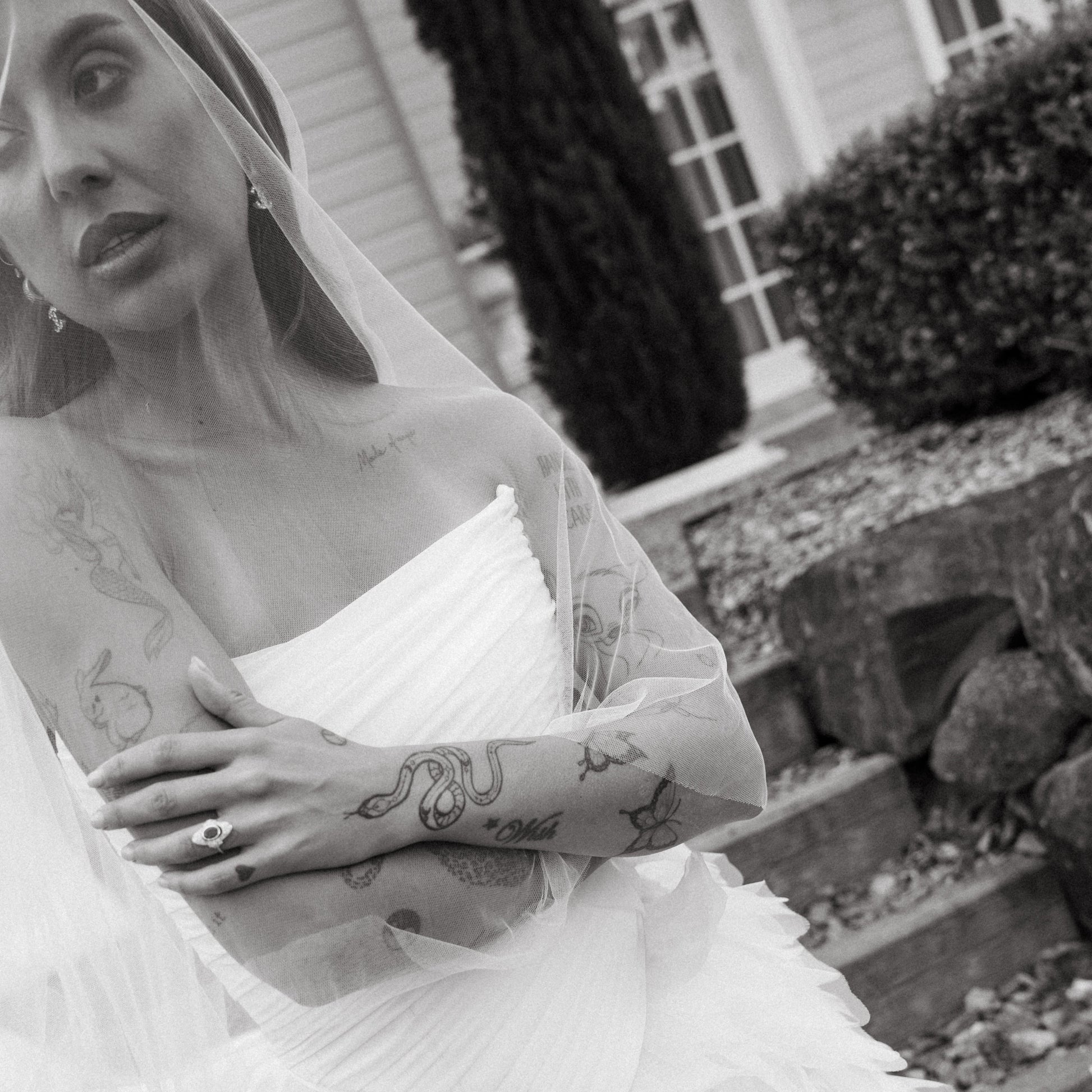 Bride wearing Art Deco emerald and diamond halo engagement ring in 18ct white gold.